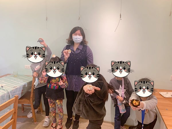 小朋友完成羊毛氈作品的私人包班合照